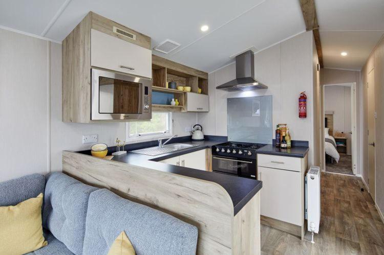 Trelawne Manor Holiday Park 루 외부 사진