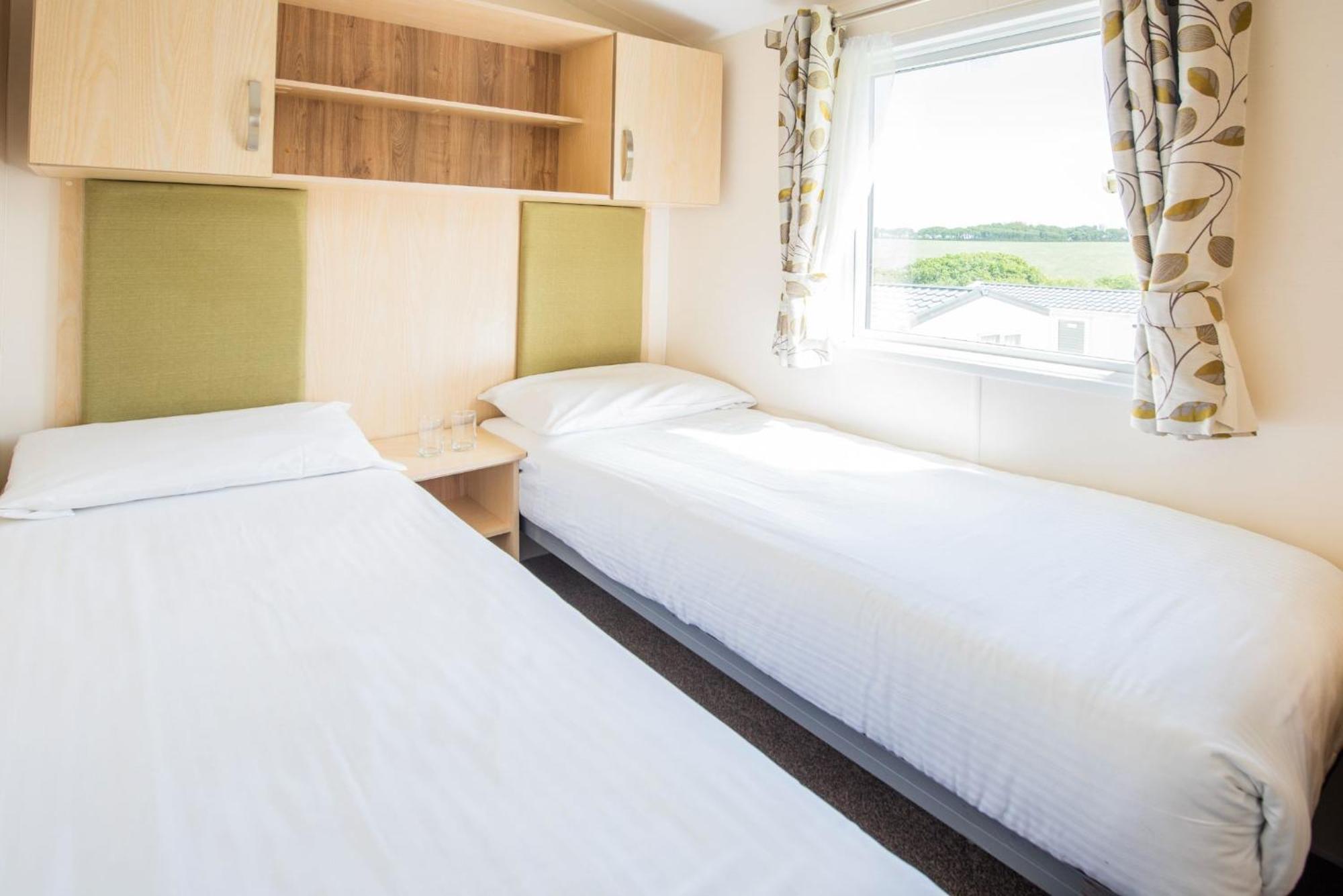 Trelawne Manor Holiday Park 루 외부 사진