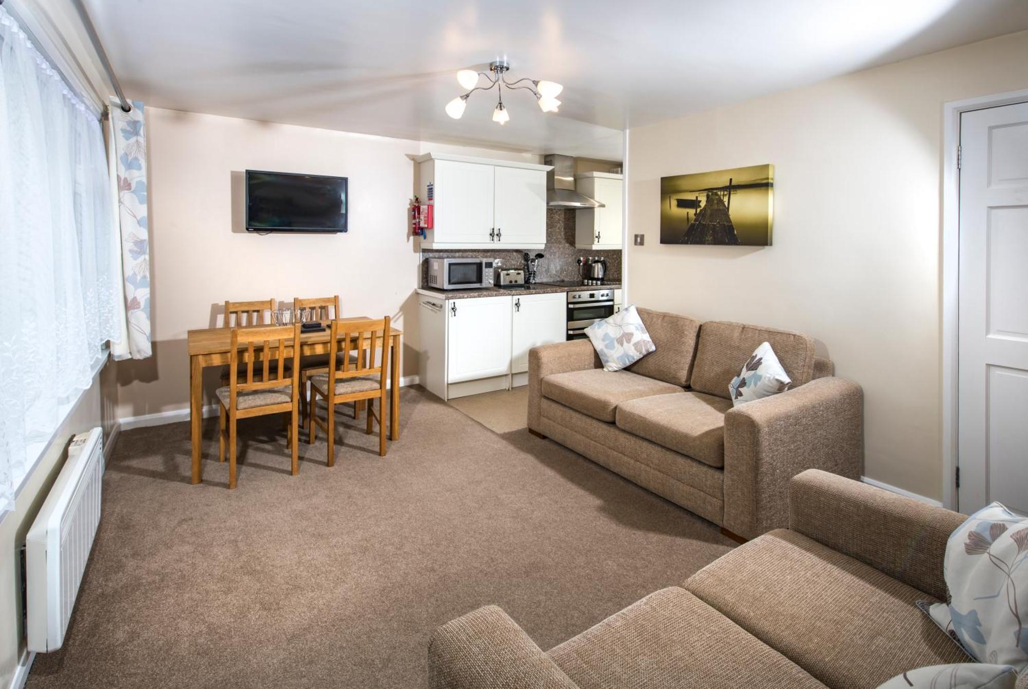 Trelawne Manor Holiday Park 루 외부 사진