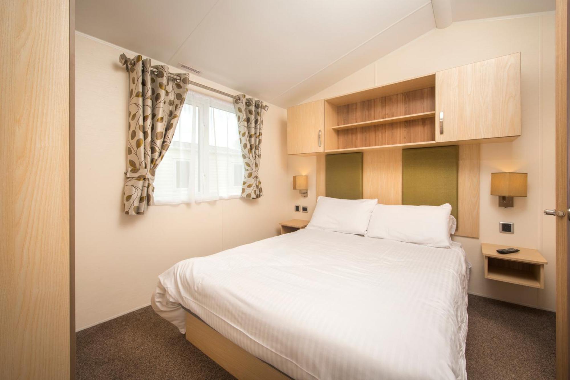Trelawne Manor Holiday Park 루 외부 사진
