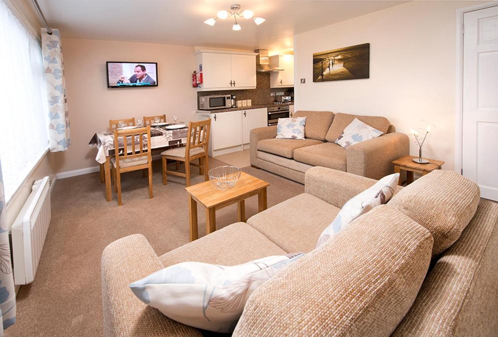 Trelawne Manor Holiday Park 루 외부 사진