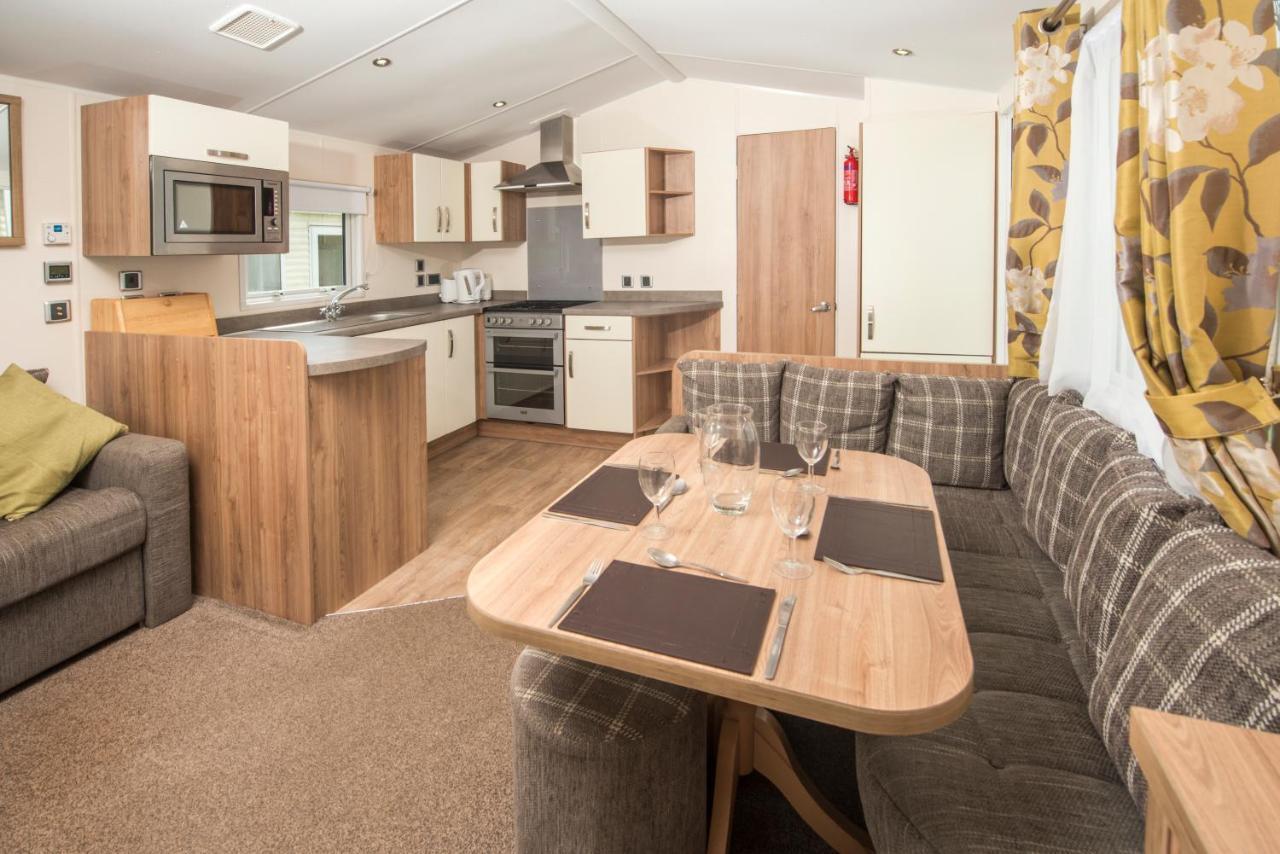 Trelawne Manor Holiday Park 루 외부 사진