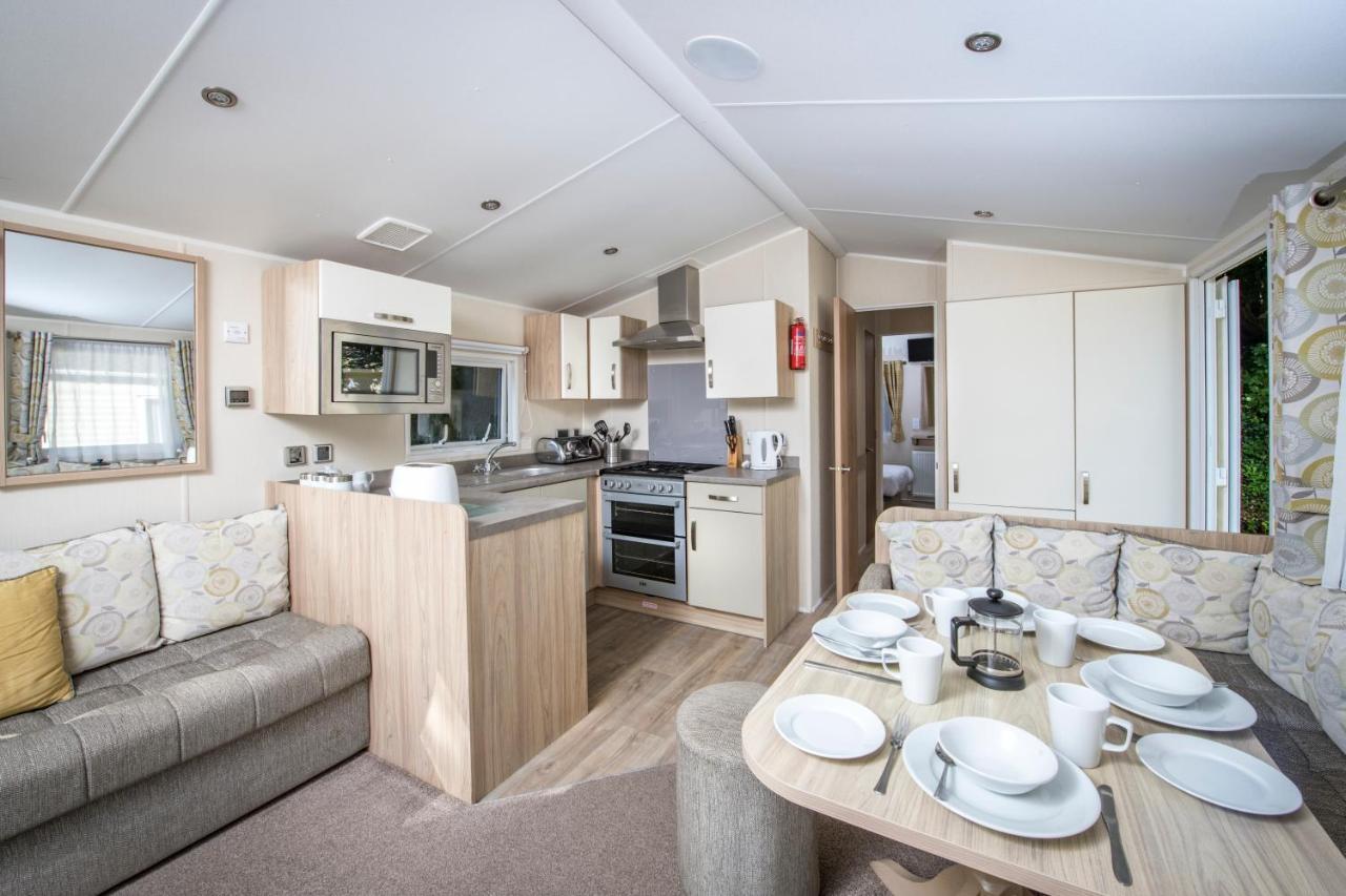 Trelawne Manor Holiday Park 루 외부 사진