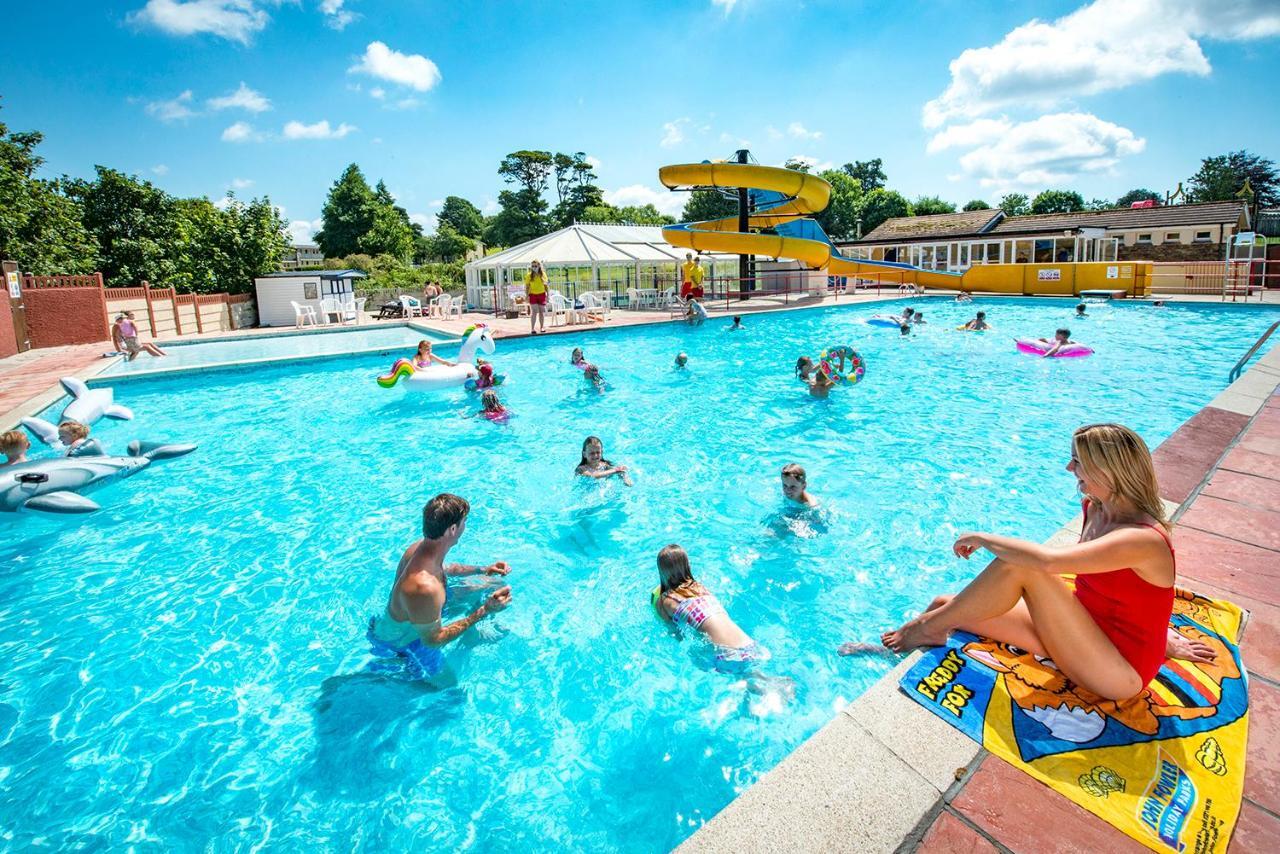 Trelawne Manor Holiday Park 루 외부 사진
